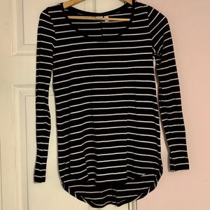 Nordstrom brand top! Perfect for layering & fall!